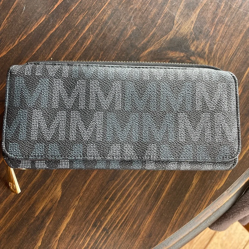 Wallet - Picture 2 of 3